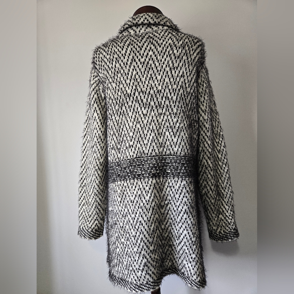 Bailey Black and White Furry Seeater Jacket. Size XL - Picture 6 of 11